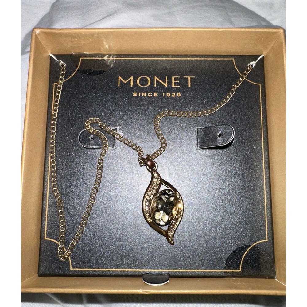 New With Tags Monet Gold Tone Chain Pendant Leaf Shaped Design Necklace